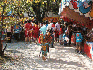 顯國神社の境内