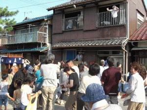 もち投げ(若宮祭)