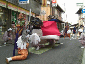 若宮祭渡御　三面獅子舞