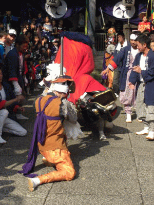 例祭（境内）　三面獅子舞