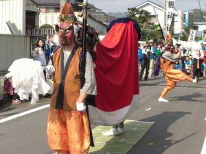 例祭渡御　三面獅子舞