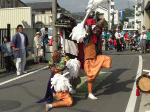 例祭渡御　三面獅子舞