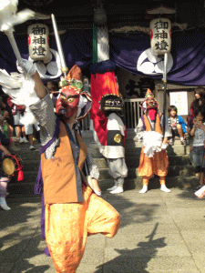 顯國神社の三面獅子(県指定無形文化財)