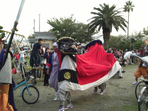 例祭御旅所　三面獅子舞